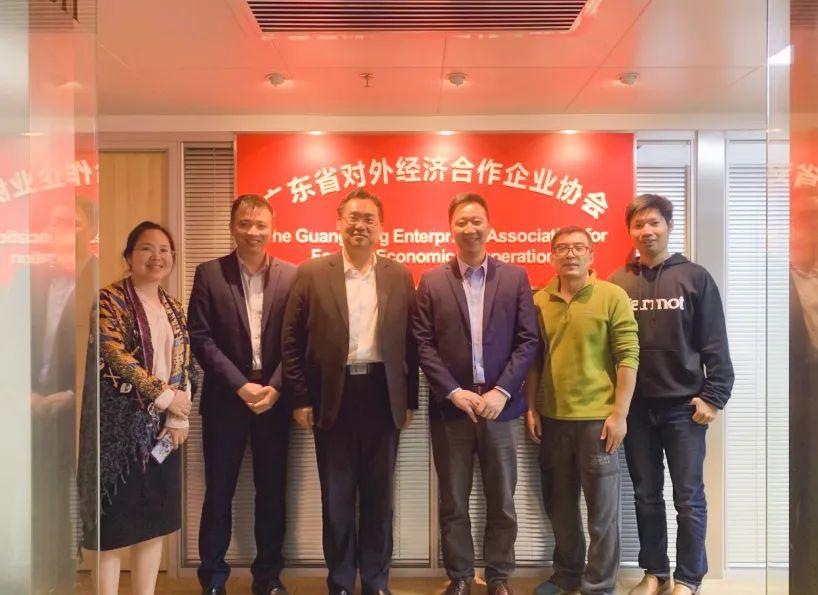 2 月 10 日 廣東省對(duì)外經(jīng)濟(jì)合作企業(yè)協(xié)會(huì)駐莫斯科代表處首席代表&俄羅斯粵商會(huì)會(huì)長孫繼業(yè)、秘書長于超先、秘書長李欽武、正睿咨詢集團(tuán)商業(yè)服務(wù)中心總經(jīng)理武文盛（左3）、項(xiàng)目總監(jiān)譚懿（左2）合影