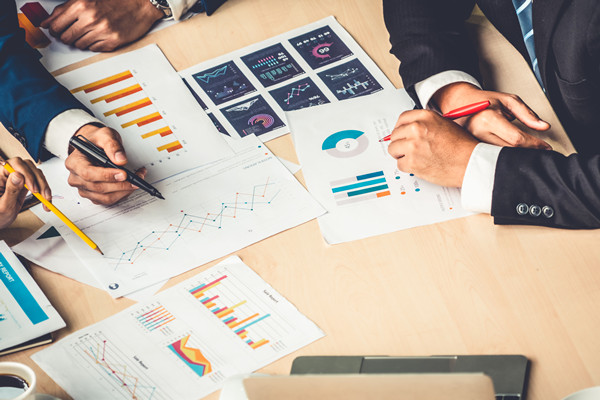 幫助企業(yè)應(yīng)對(duì)變革挑戰(zhàn)，實(shí)現(xiàn)組織轉(zhuǎn)型與優(yōu)化