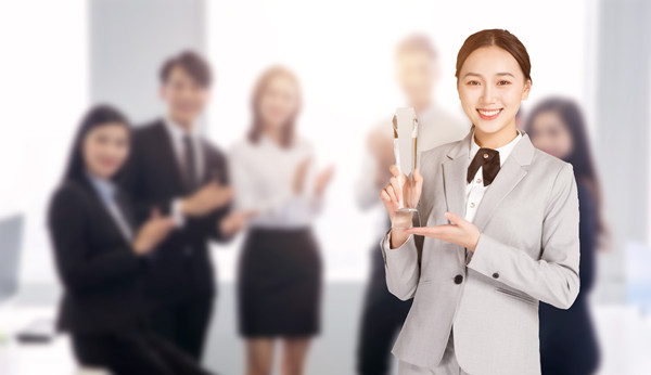 深入了解行業(yè)趨勢，優(yōu)化企業(yè)戰(zhàn)略決策