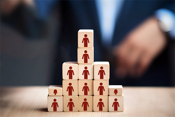 企業(yè)的發(fā)展戰(zhàn)略不僅僅是老板一個人的問題，還有誰？