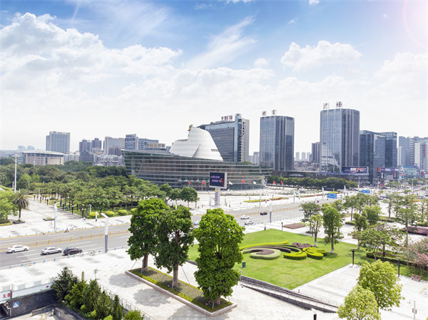 東莞企業(yè)成長路上，管理咨詢?nèi)绾纬蔀榧铀倨鳎? title=