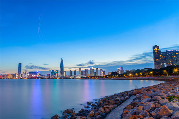 深圳戰(zhàn)略咨詢公司如何幫助企業(yè)制定長(zhǎng)遠(yuǎn)發(fā)展藍(lán)圖？