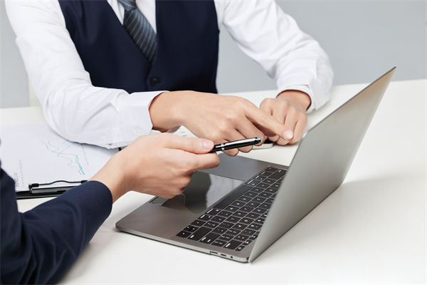 如何通過績效咨詢提升企業(yè)的整體運營效率？