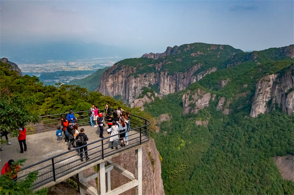 臺州戰(zhàn)略咨詢公司如何為企業(yè)定制長遠(yuǎn)發(fā)展戰(zhàn)略？