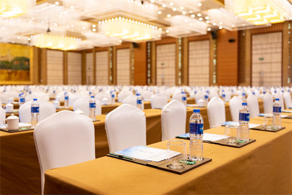 兩會(huì)熱議破解企業(yè)“生長(zhǎng)痛”，對(duì)企業(yè)戰(zhàn)略管理有何啟示？