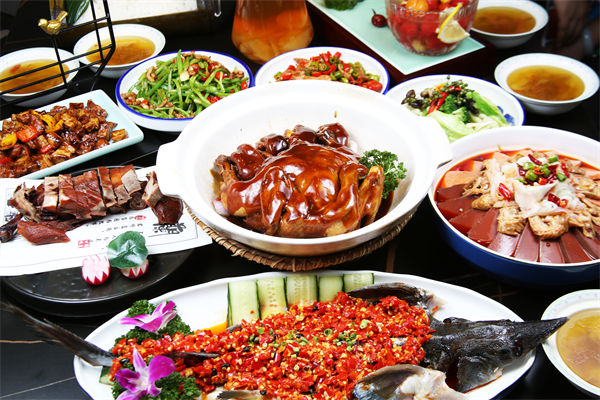 今年擴(kuò)消費(fèi)怎么干？各大企業(yè)如何根據(jù)政策發(fā)力？