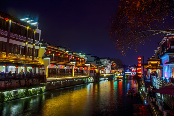 企業(yè)發(fā)展陷入瓶頸，南京戰(zhàn)略咨詢公司如何定制破局突圍方案？