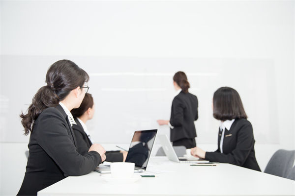 人力資源該管控還是賦能？多數(shù)企業(yè)都踩錯(cuò)了管理節(jié)奏！