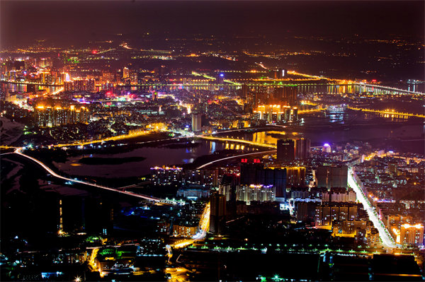 清遠(yuǎn)戰(zhàn)略咨詢公司洞察市場(chǎng)，如何精準(zhǔn)為企業(yè)定位發(fā)展方向？
