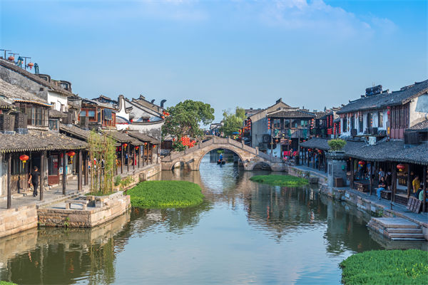 戰(zhàn)略規(guī)劃分析：村民不滿古鎮(zhèn)收門票，指引游客逃票