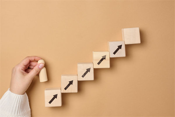 戰(zhàn)略目標(biāo)層層分解后，部門協(xié)同為何反成內(nèi)耗根源？