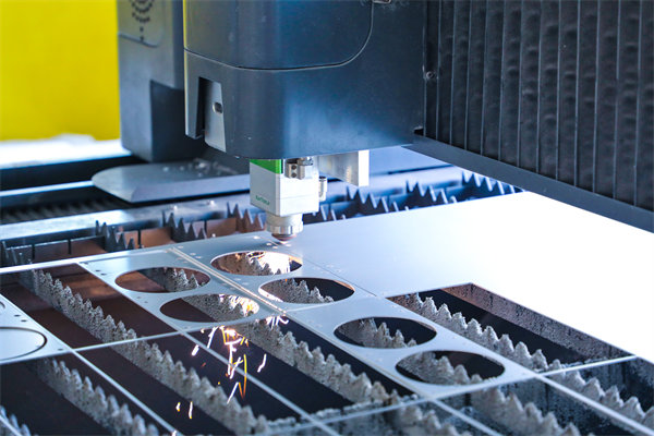 制造業(yè)管理咨詢公司，如何幫助企業(yè)應(yīng)對市場波動？