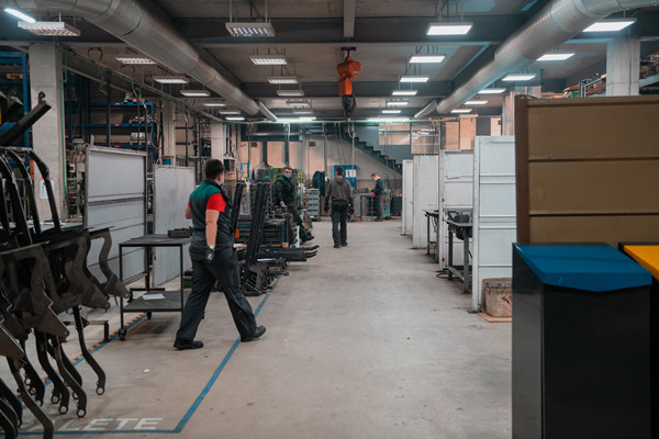 汽配行業(yè)人力資源管理咨詢服務(wù)機(jī)構(gòu)，車間技工流失率怎么降？